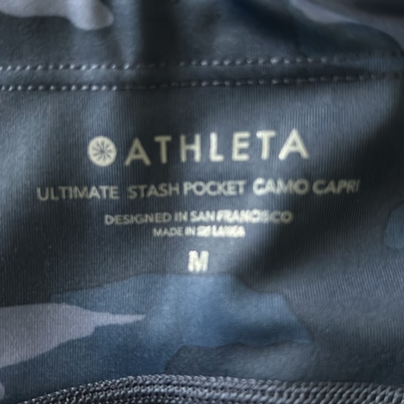 Athleta Ultimate Stash Pocket Navy Blue Camo Capri - Picture 7 of 9